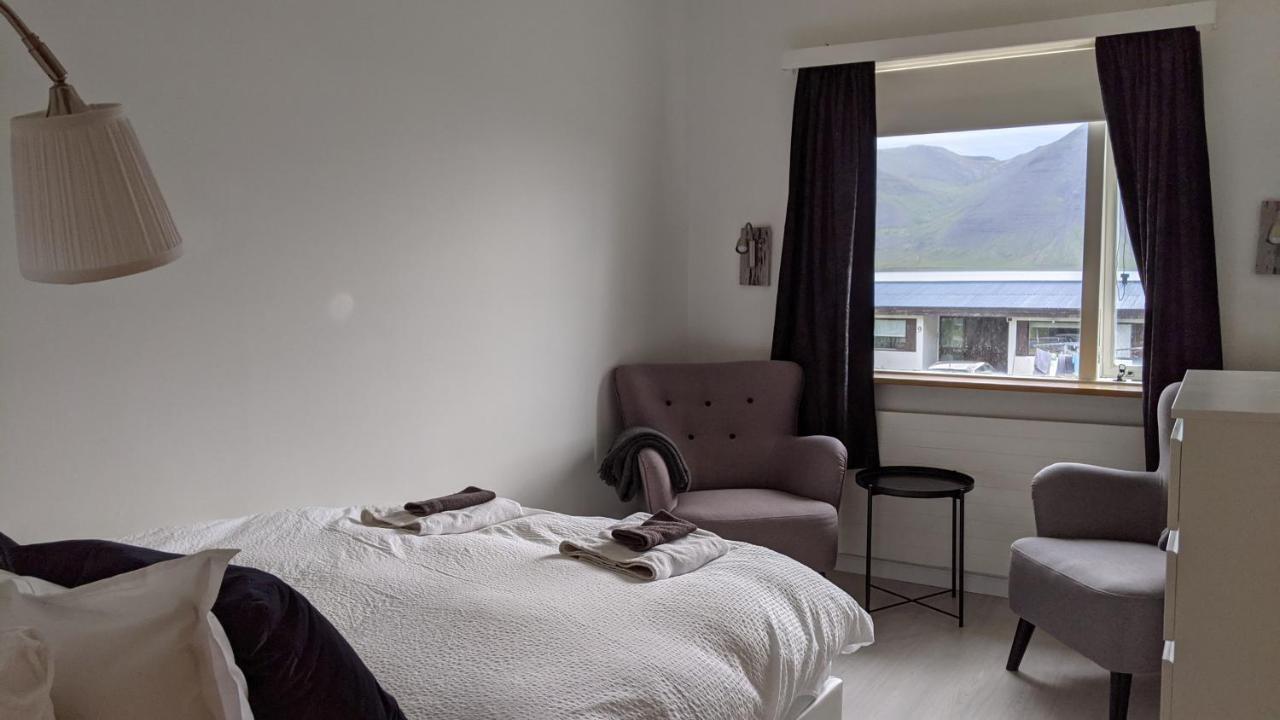 Flateyri Guesthouse Екстериор снимка